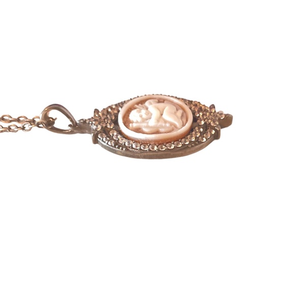 Rarities "Little Angel" Carved Sardonyx Shell Cameo Pendant with 16"- 18" Chain - Picture 3 of 8